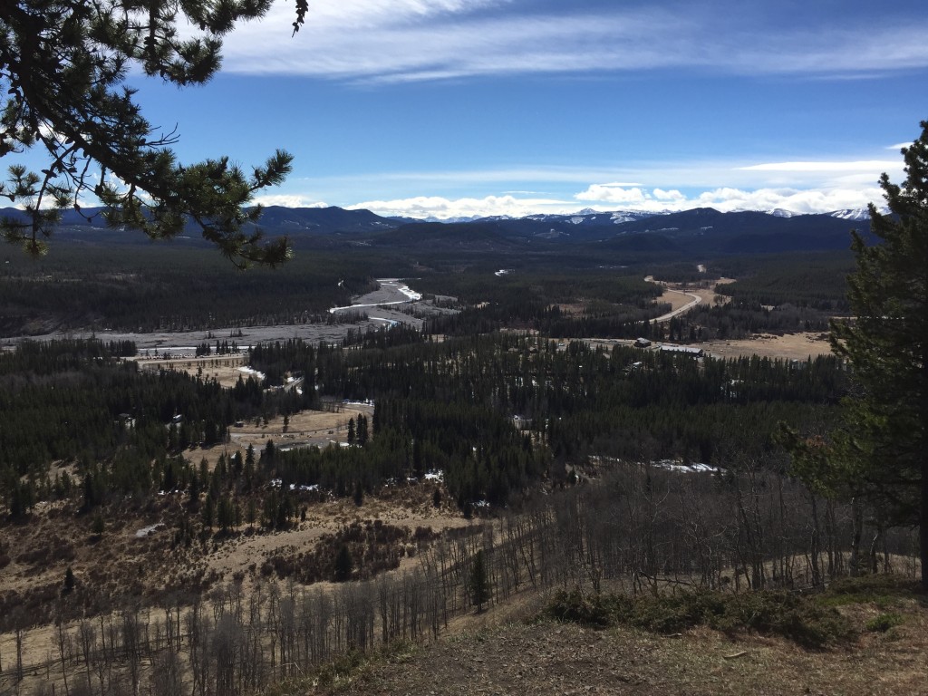 The beautiful Elbow Valley below.