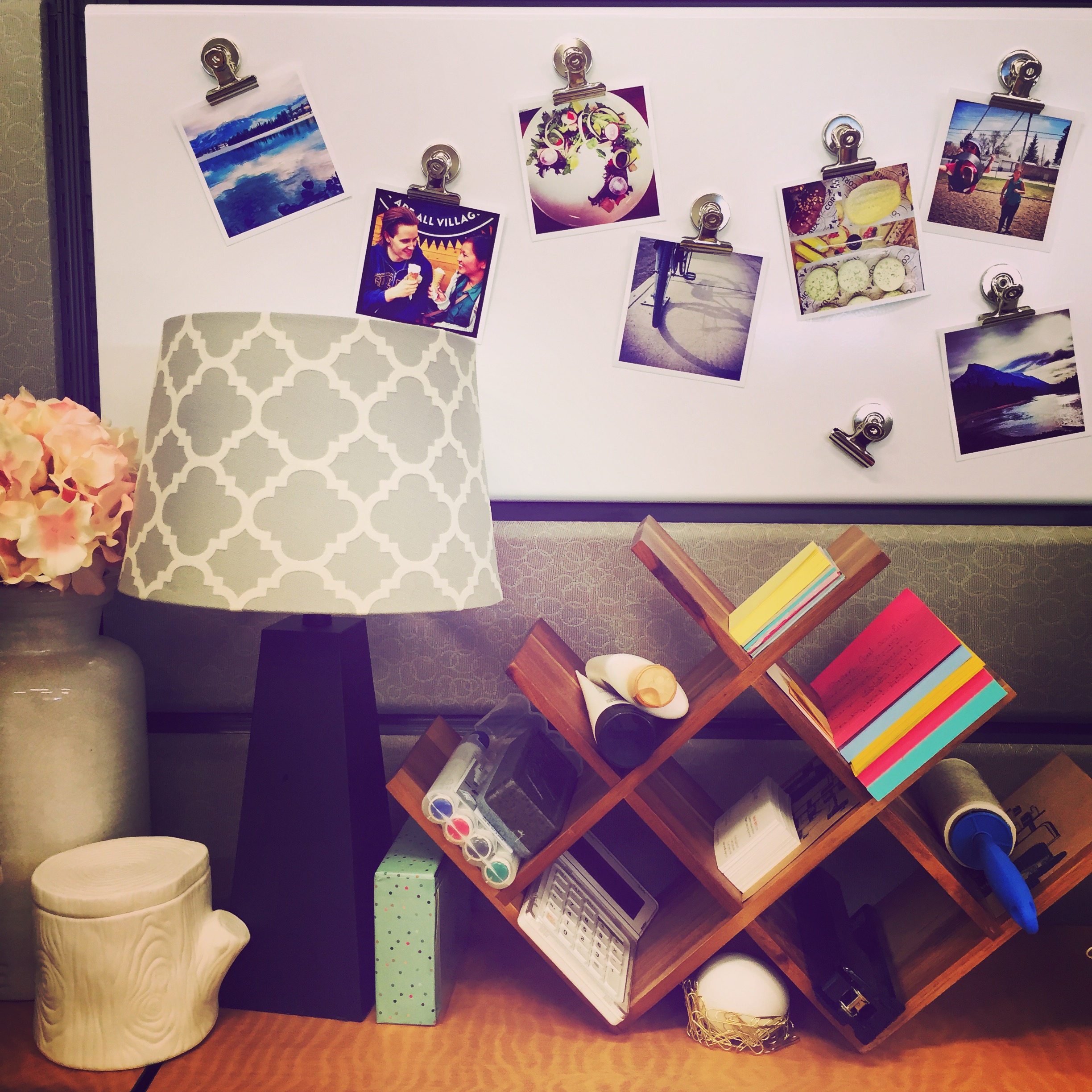 Cubicle decor: chic tips for decorating your desk | Mint & Heritage